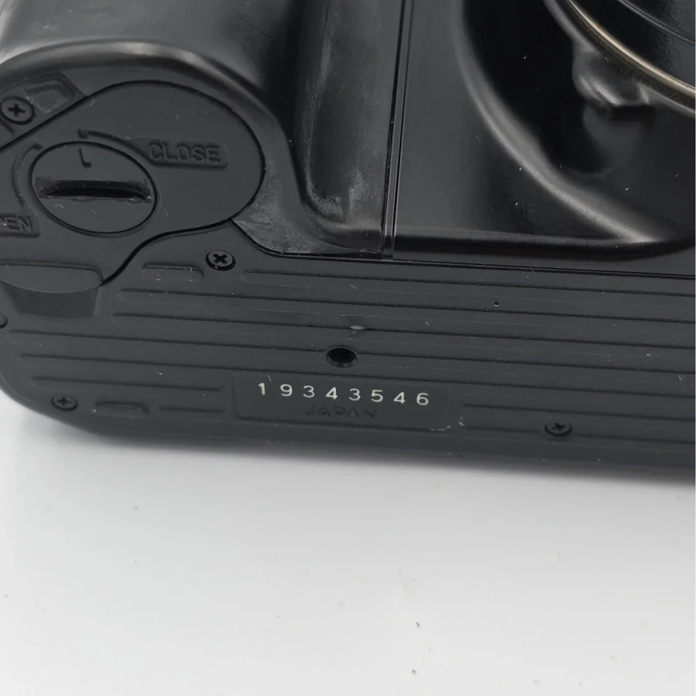 Minolta Maxxum 7000i 35mm Film SLR Camera UNTESTED Data Back DB-7 no battery